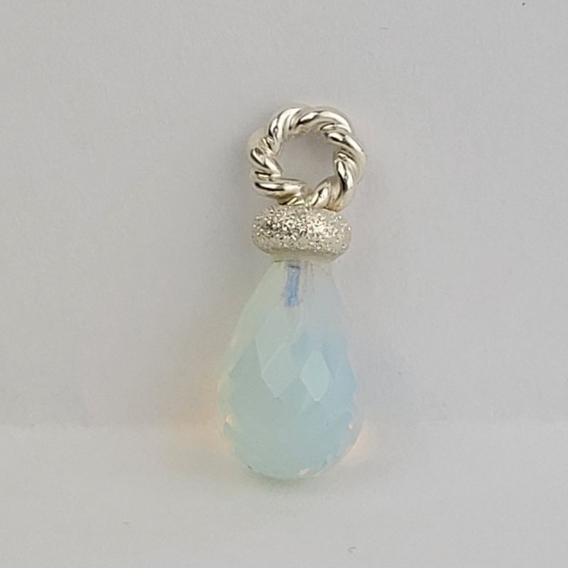 Anheng av hydro quartz opal
